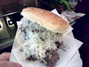 Pani c'a meusa con "tumazzo grattato"