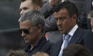 Jorge Mendes accanto a uno dei suoi principali assistiti